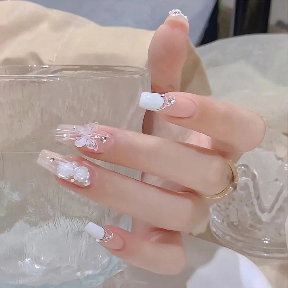 Lot de 24 faux ongles roses style Y2K à coller avec de gros strass scintillants et des pointes françaises noires pour femmes