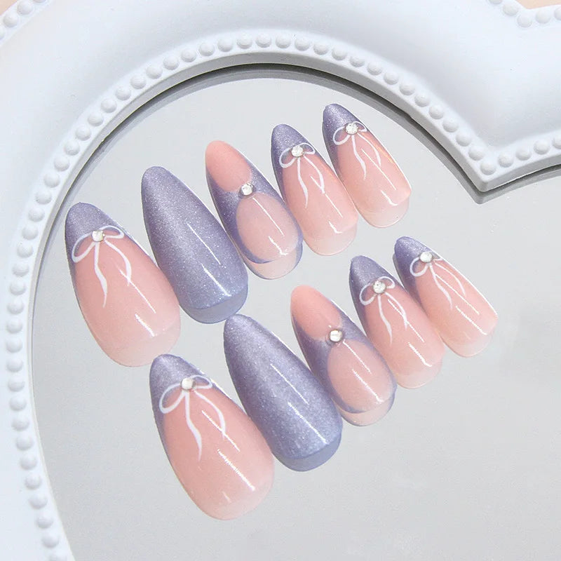 Lot de 24 faux ongles à pression bleu lait style français, paillettes, amande, œil de chat, avec nœuds, décoration diamant, charmants
